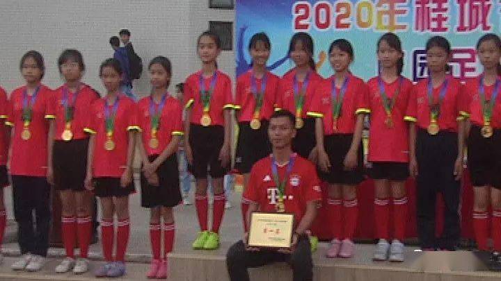 桂城中小学足球联赛 映月中学获双料冠军‘ayx官方网站’(图5)
桂城中小学足球联赛 映月中学获双料冠军‘ayx官方网站’(图5)