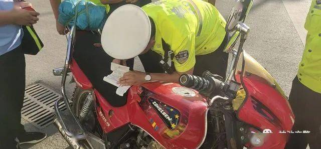 忻州:交警查扣24辆摩托车!市区禁行摩托车!‘爱游戏(ayx)中国官方网站’(图4)
忻州:交警查扣24辆摩托车!市区禁行摩托车!‘爱游戏(ayx)中国官方网站’(图4)