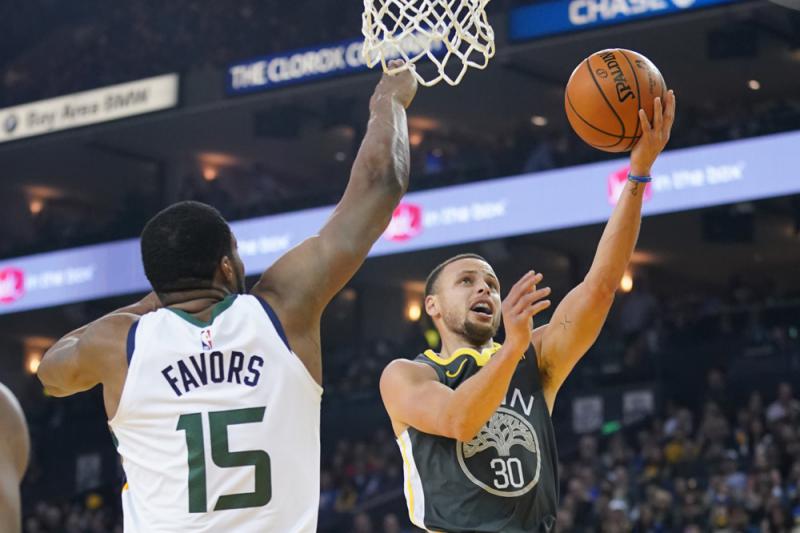 ayx官方网站：
联赛冠军出炉！世界冠军与队友抱头庆祝！4人抱一团兴奋的蹦蹦跳