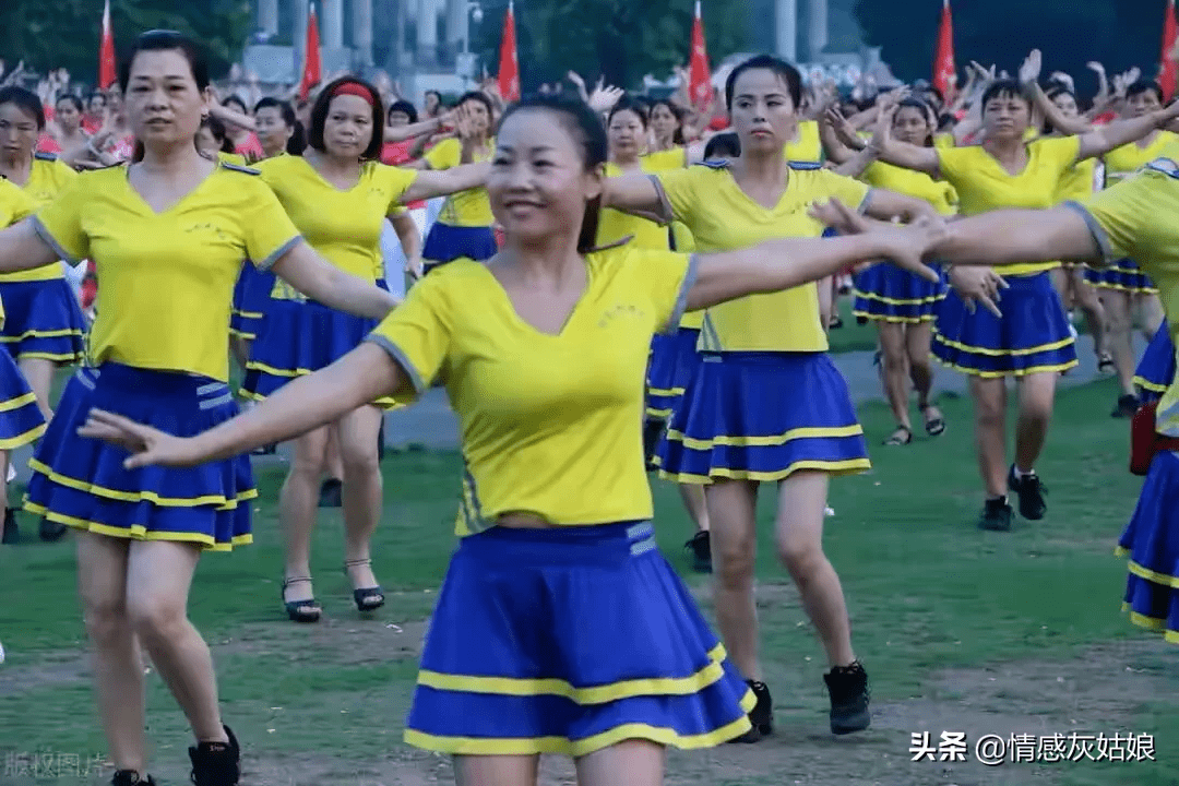 为何要规劝已婚女人 不要着迷广场舞?3个60岁女人道出心里的痛【ayx官网】(图6)
为何要规劝已婚女人 不要着迷广场舞?3个60岁女人道出心里的痛【ayx官网】(图6)