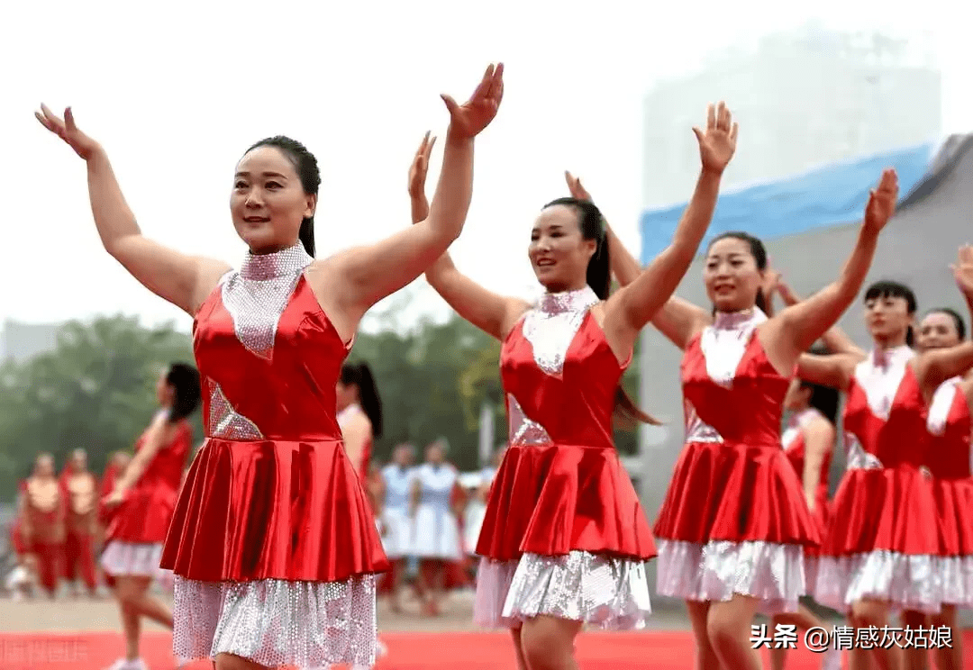 为何要规劝已婚女人 不要着迷广场舞?3个60岁女人道出心里的痛【ayx官网】(图8)
为何要规劝已婚女人 不要着迷广场舞?3个60岁女人道出心里的痛【ayx官网】(图8)