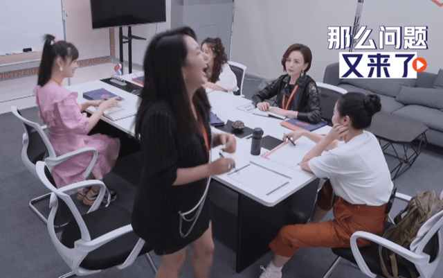 名局面又来了!东方台一姐被劈面讽刺像扫地工 这些女明星嘴太毒“ayx官网”(图8)
名局面又来了!东方台一姐被劈面讽刺像扫地工 这些女明星嘴太毒“ayx官网”(图8)