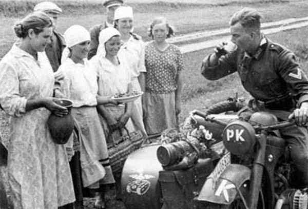 【ayx官方网站】
二战时乌克兰为何接待入侵的德军?(图6) 【ayx官方网站】
二战时乌克兰为何接待入侵的德军?(图6)