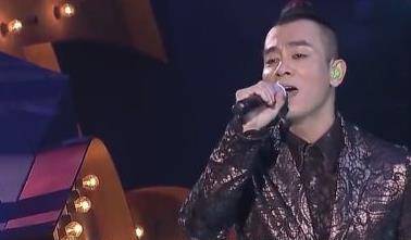 ayx官方网站：
王源官方身高170 陈小春官方身高178 两人同框后 到底谁说谎(图2)