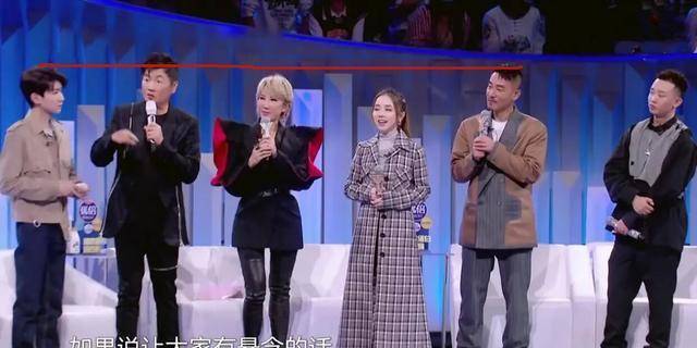 ayx官方网站：
王源官方身高170 陈小春官方身高178 两人同框后 到底谁说谎(图5)