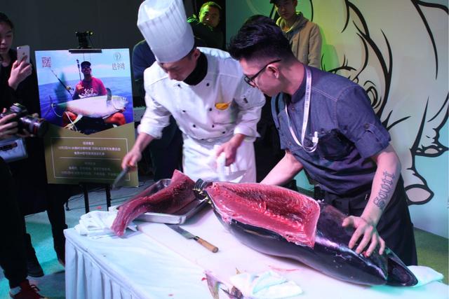 ayx官网-每日体育：皇马在更衣室埋下炸弹，胖虎双倍加薪，拉莫斯续约受阻