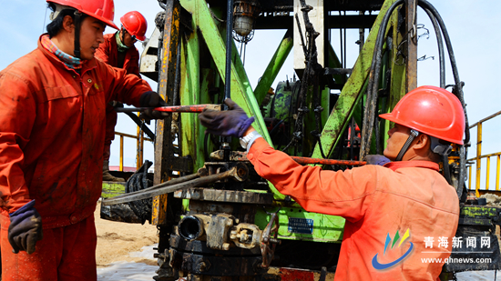 40岁的女人 拒绝“大妈装” 学会这些穿搭技巧 减龄还时髦【爱游戏(ayx)中国官方网站】(图2) ayx官网