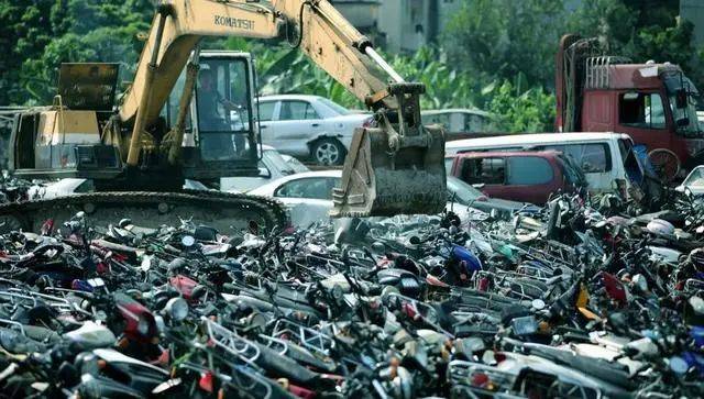 ‘ayx官网’
报废摩托销毁！摩托车报废年限何时取消？(图3)