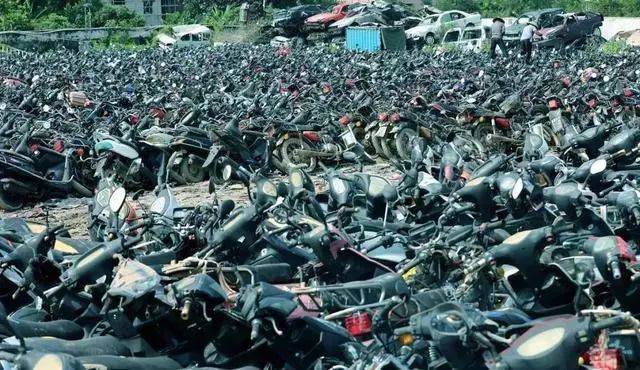 ‘ayx官网’
报废摩托销毁！摩托车报废年限何时取消？(图19)