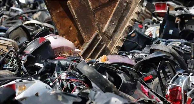 ‘ayx官网’
报废摩托销毁！摩托车报废年限何时取消？(图22)