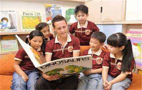 
孩子英语启蒙 什么最重要‘ayx官方网站’(图1)