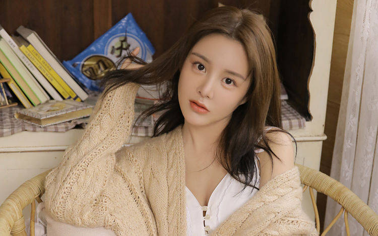 “爱游戏（ayx）中国官方网站”
男子最中意的女人的三个身高段 看看你是否在内(图1)