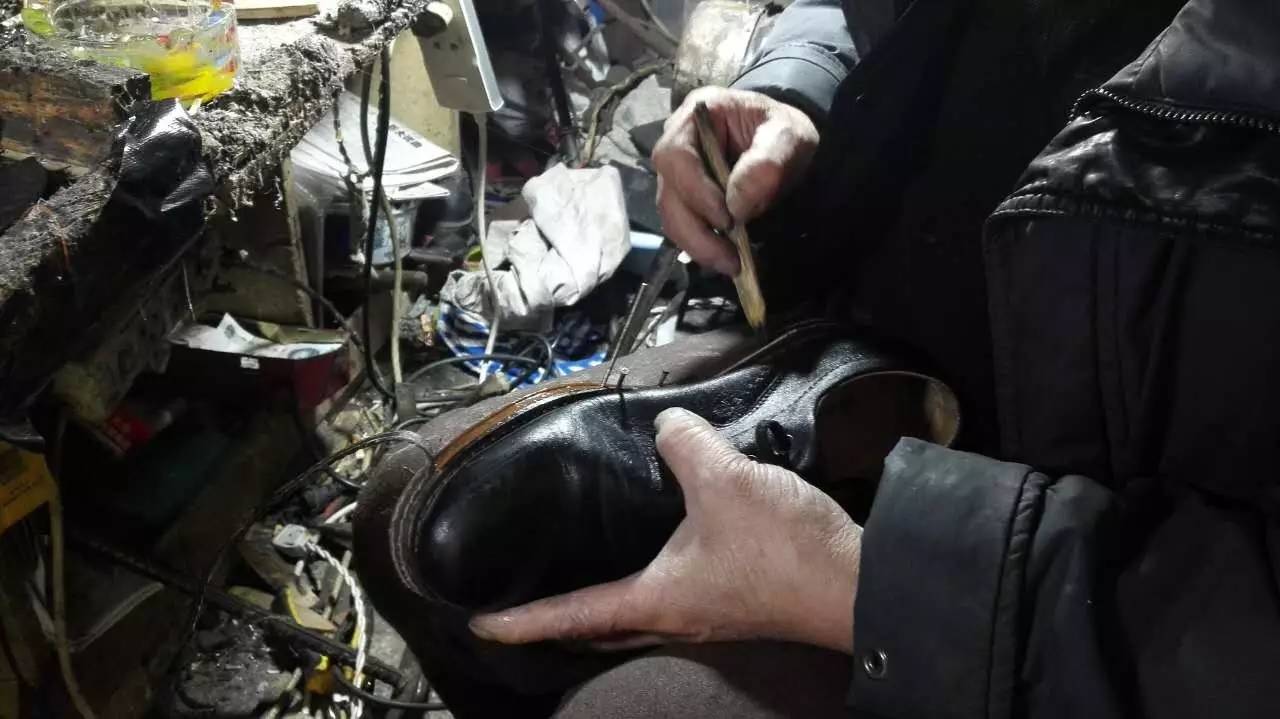 【ayx官方网站】
库兹马晒照致敬经典 詹皇隆多围观 名模女友深情表明湖人小将(图3) ayx官网