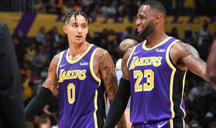 【ayx官方网站】
库兹马晒照致敬经典 詹皇隆多围观 名模女友深情表明湖人小将(图8) 【ayx官方网站】
库兹马晒照致敬经典 詹皇隆多围观 名模女友深情表明湖人小将(图8)